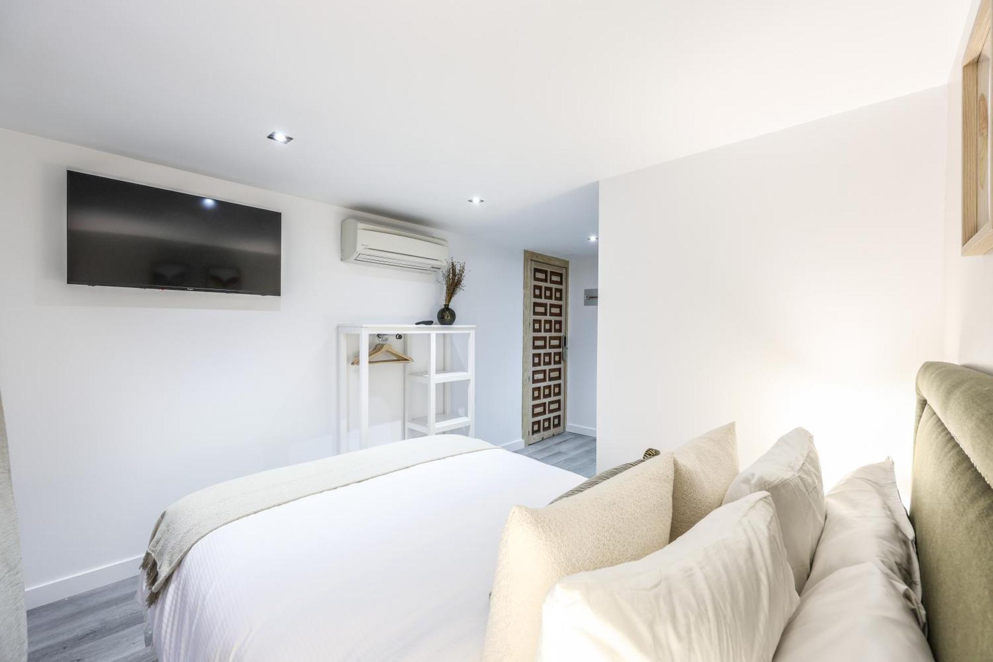 Hostel Habitaciones Leganitos -No Ascensor- *
